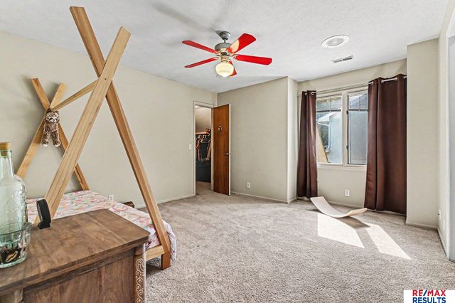 1022 Sherwood Lane, Papillion, NE 68046