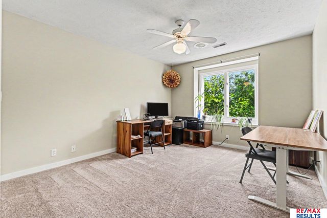 1022 Sherwood Lane, Papillion, NE 68046
