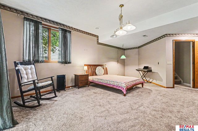 1022 Sherwood Lane, Papillion, NE 68046