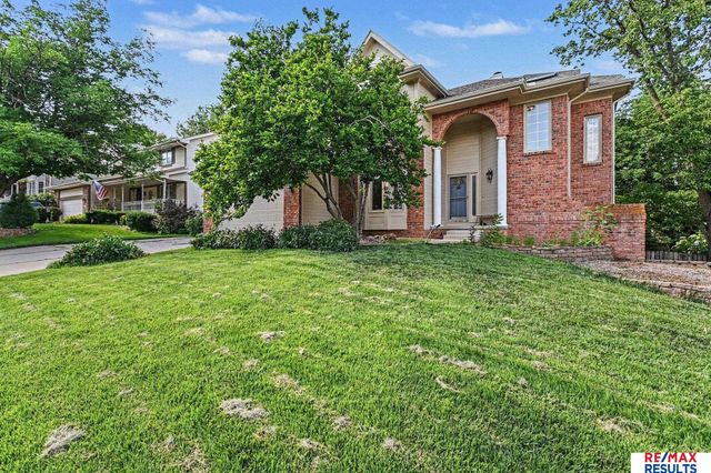1022 Sherwood Lane, Papillion, NE 68046