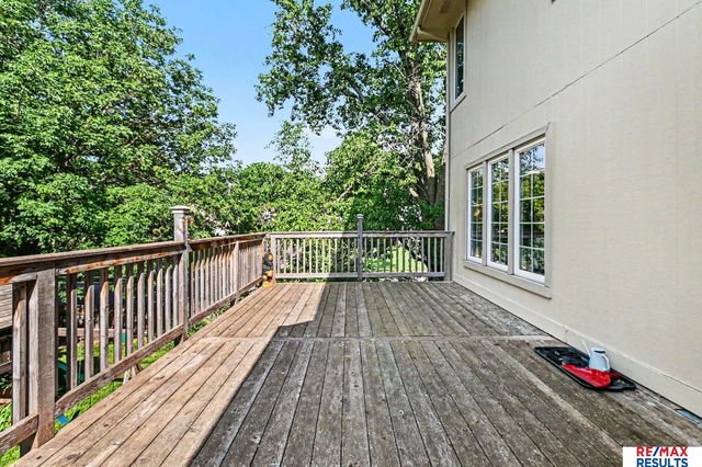 1022 Sherwood Lane, Papillion, NE 68046