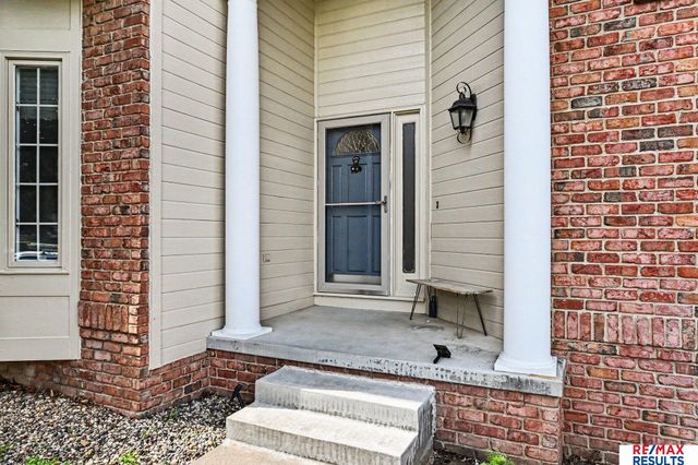1022 Sherwood Lane, Papillion, NE 68046