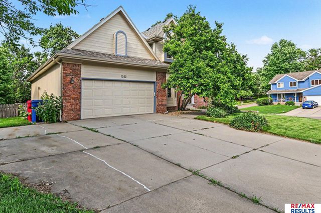 1022 Sherwood Lane, Papillion, NE 68046