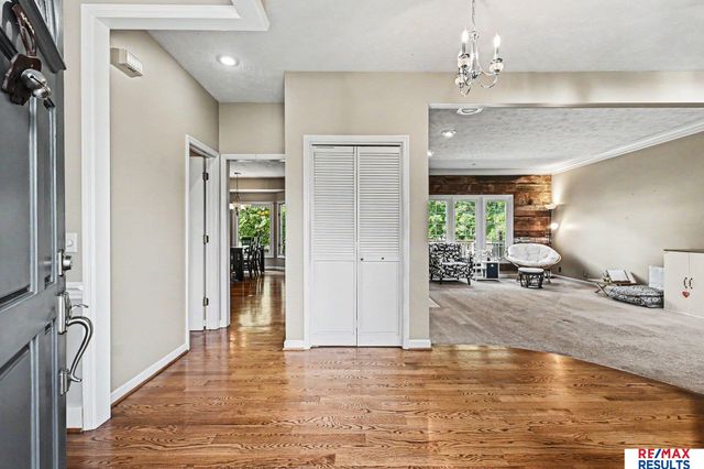 1022 Sherwood Lane, Papillion, NE 68046