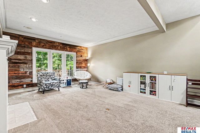 1022 Sherwood Lane, Papillion, NE 68046