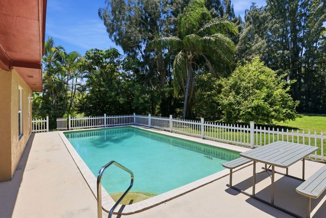 128 Barberton Road, Lake Worth, FL 33467