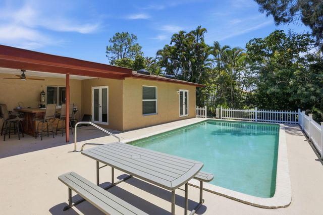 128 Barberton Road, Lake Worth, FL 33467