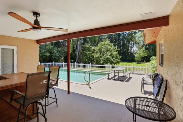 128 Barberton Road, Lake Worth, FL 33467