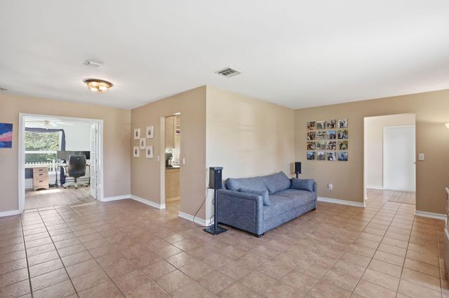 128 Barberton Road, Lake Worth, FL 33467