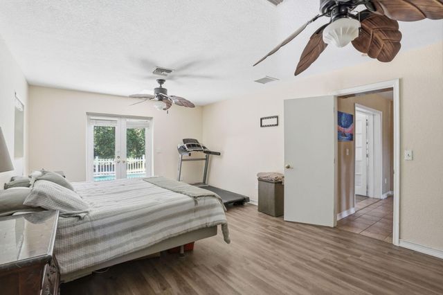 128 Barberton Road, Lake Worth, FL 33467