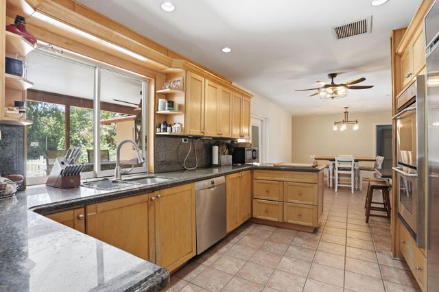 128 Barberton Road, Lake Worth, FL 33467