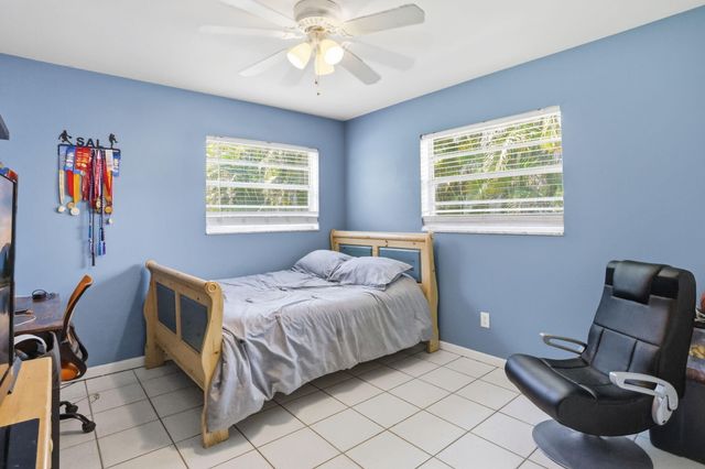 128 Barberton Road, Lake Worth, FL 33467
