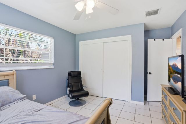 128 Barberton Road, Lake Worth, FL 33467