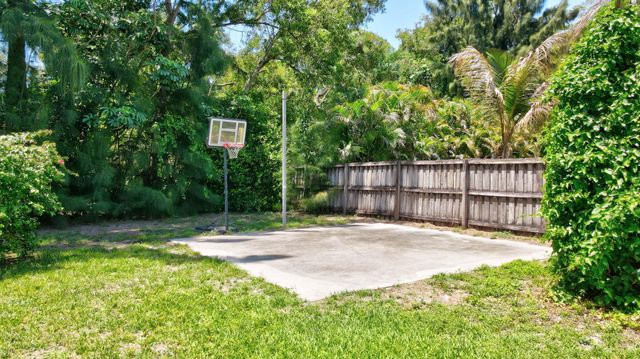 128 Barberton Road, Lake Worth, FL 33467