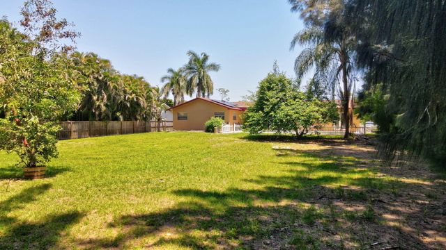 128 Barberton Road, Lake Worth, FL 33467