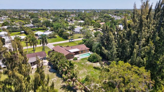 128 Barberton Road, Lake Worth, FL 33467