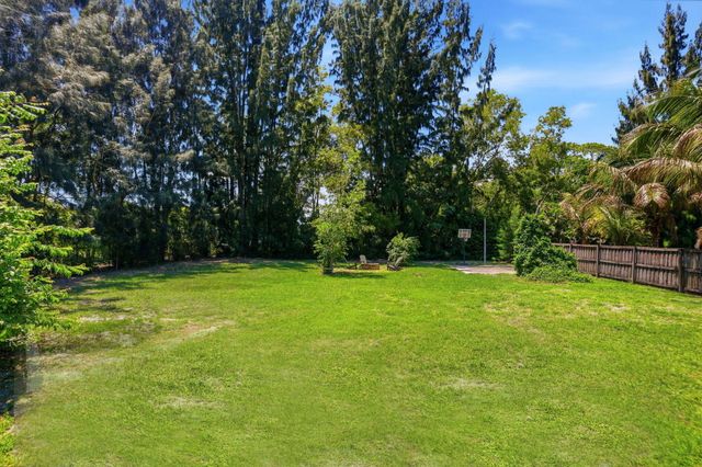 128 Barberton Road, Lake Worth, FL 33467