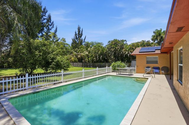 128 Barberton Road, Lake Worth, FL 33467