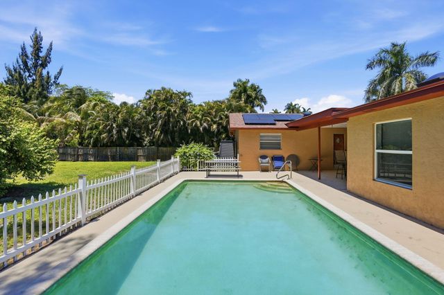 128 Barberton Road, Lake Worth, FL 33467