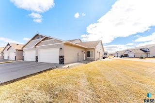 9011 W Wisdom Pl Place, Sioux Falls, SD 57106