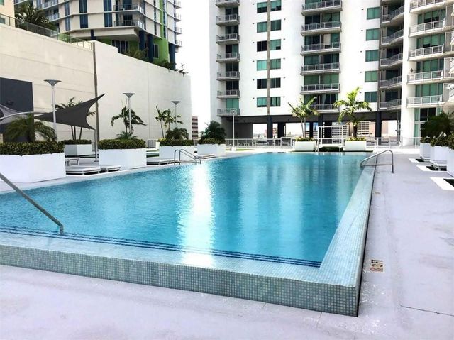 690 SW 1st Court Ph2-21, Miami, FL 33130