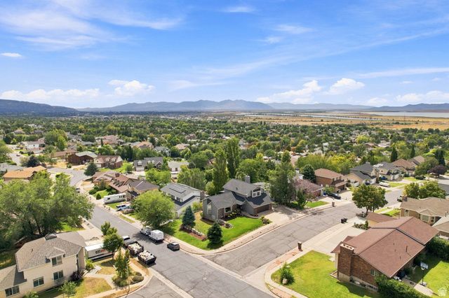 132 E 2050 N, Centerville, UT 84014