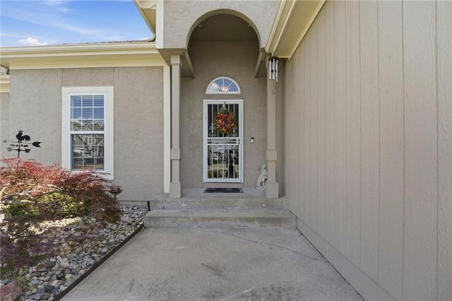 812 SW Nautica Court, Lee's Summit, MO 64082