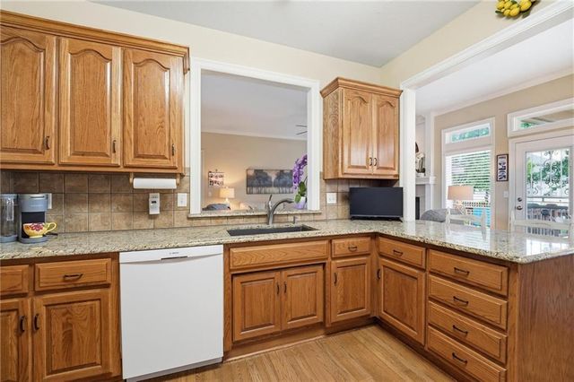 812 SW Nautica Court, Lee's Summit, MO 64082