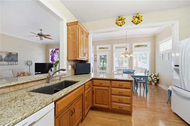 812 SW Nautica Court, Lee's Summit, MO 64082