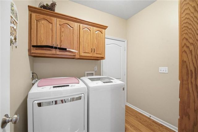 812 SW Nautica Court, Lee's Summit, MO 64082