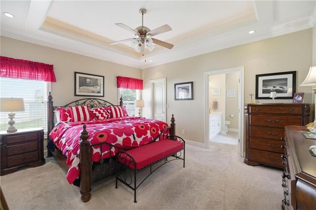 812 SW Nautica Court, Lee's Summit, MO 64082