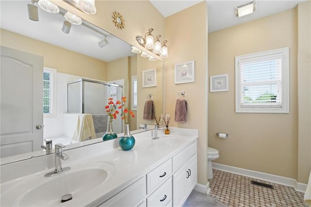 812 SW Nautica Court, Lee's Summit, MO 64082