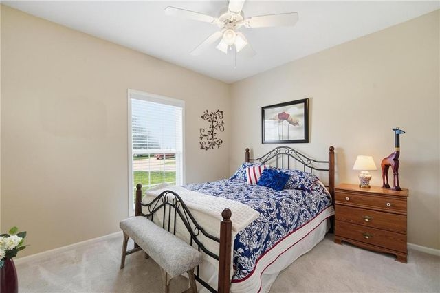 812 SW Nautica Court, Lee's Summit, MO 64082