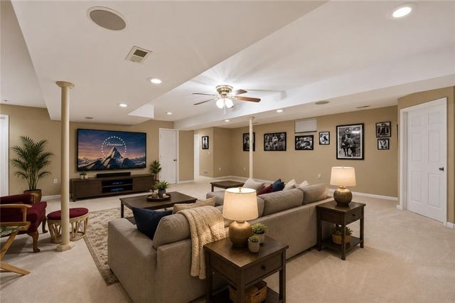 812 SW Nautica Court, Lee's Summit, MO 64082
