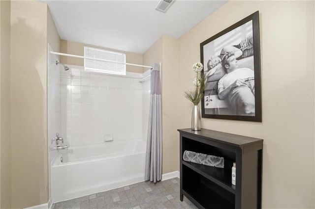 812 SW Nautica Court, Lee's Summit, MO 64082