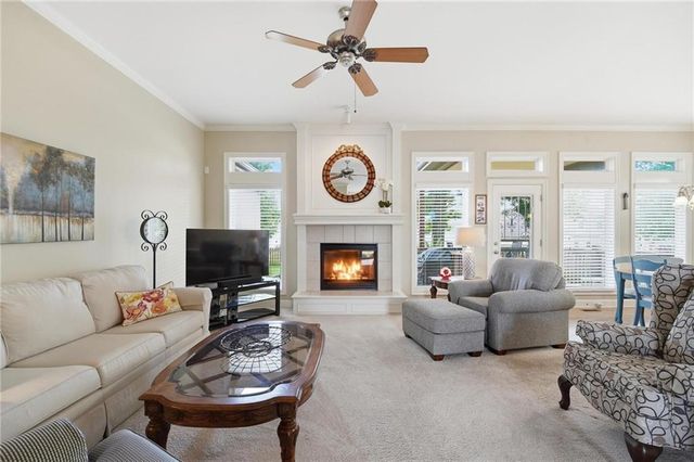 812 SW Nautica Court, Lee's Summit, MO 64082