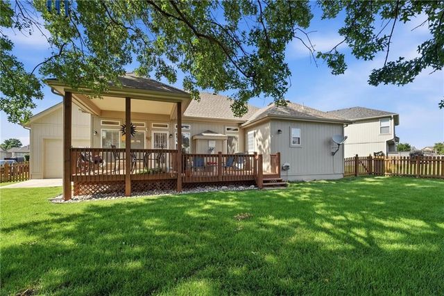 812 SW Nautica Court, Lee's Summit, MO 64082