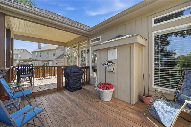 812 SW Nautica Court, Lee's Summit, MO 64082