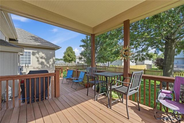 812 SW Nautica Court, Lee's Summit, MO 64082