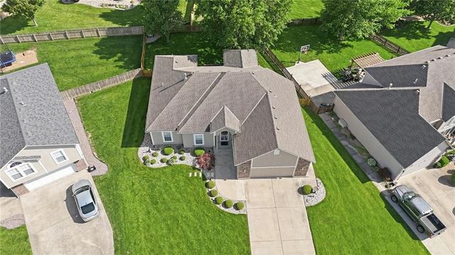 812 SW Nautica Court, Lee's Summit, MO 64082