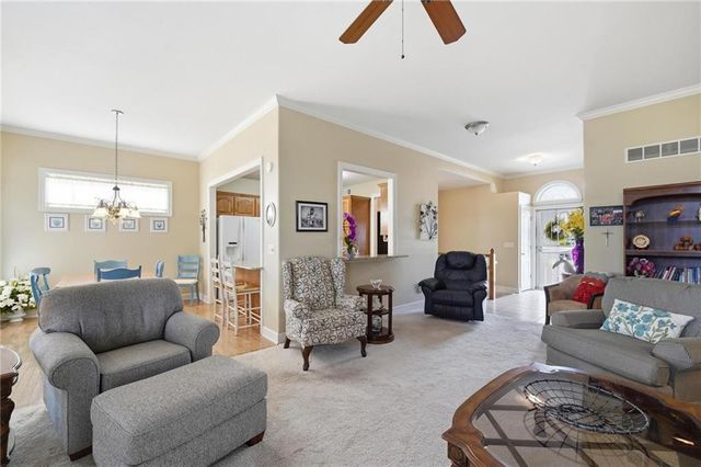 812 SW Nautica Court, Lee's Summit, MO 64082