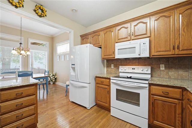 812 SW Nautica Court, Lee's Summit, MO 64082