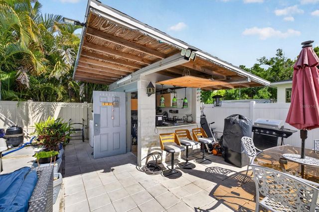 611 N BRADFORD AVENUE, Tampa, FL 33609