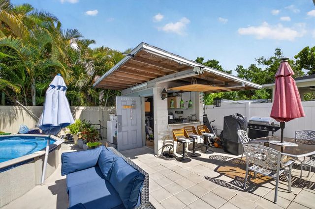 611 N BRADFORD AVENUE, Tampa, FL 33609