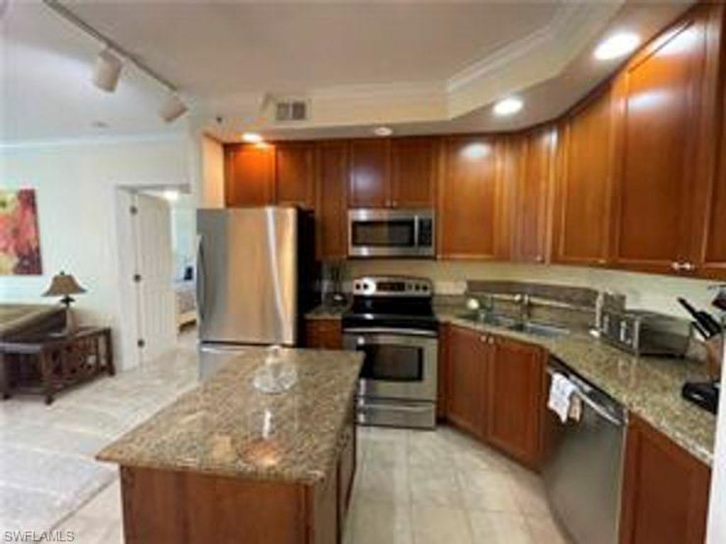 2825 Palm Beach BLVD 216, FORT MYERS, FL 33916 — photo 3
