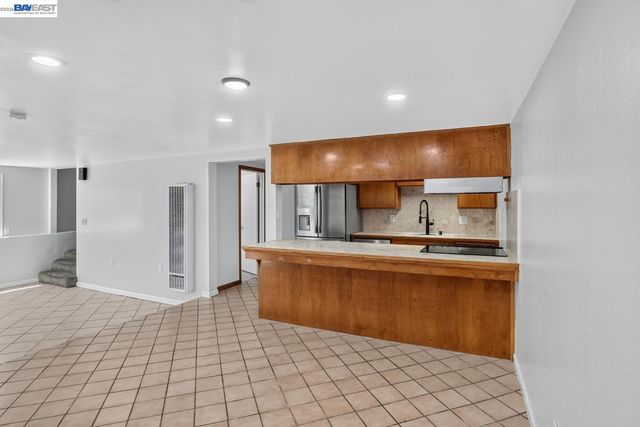 2024 Thompson Ln, El Sobrante, CA 94803