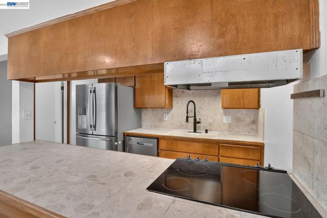 2024 Thompson Ln, El Sobrante, CA 94803