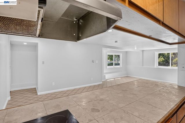 2024 Thompson Ln, El Sobrante, CA 94803