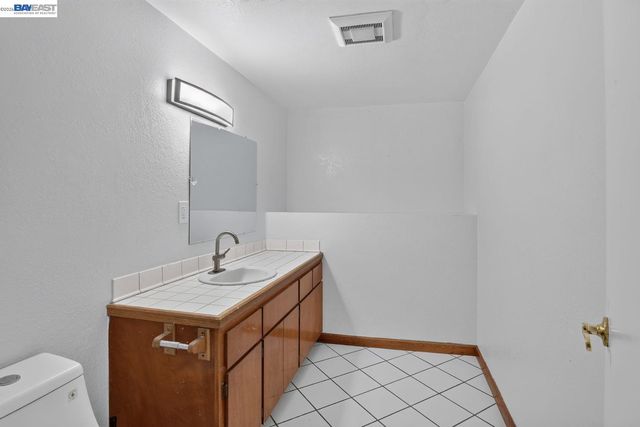 2024 Thompson Ln, El Sobrante, CA 94803