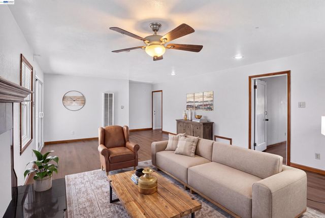 2024 Thompson Ln, El Sobrante, CA 94803